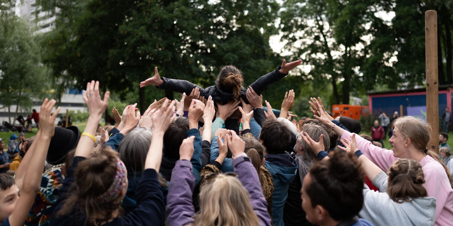 Muestra ‘1000 Faces’ de la compañía Overhead Project – 15 de abril, a las 18.30h