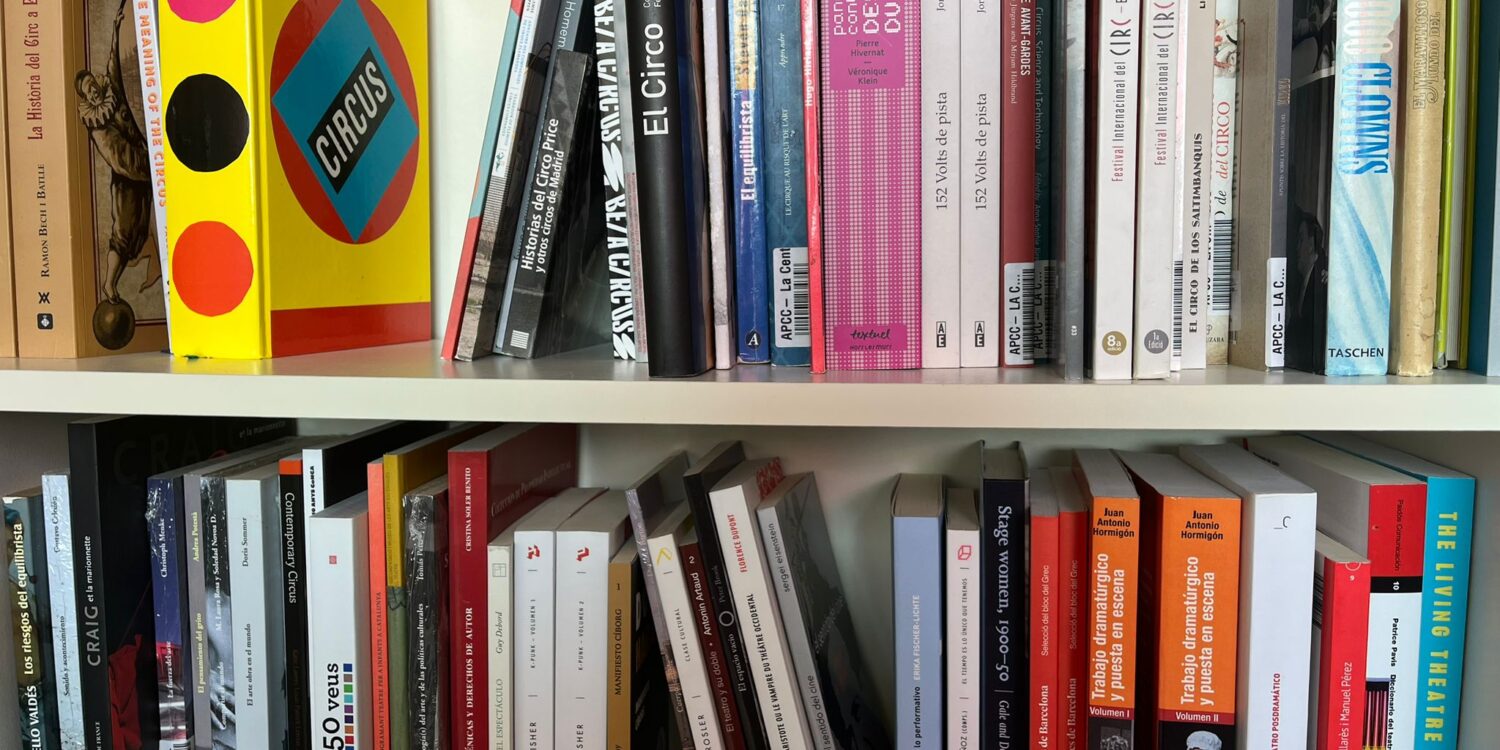 Ponemos en marcha el servicio de préstamo de la biblioteca de La Central del Circ